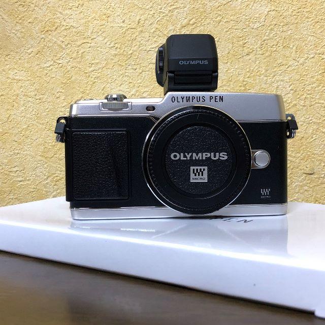 OLYMPUS(オリンパス)のOLYMPUS PEN E-P5 シルバー　電子ビューファインダー　レンズ付き スマホ/家電/カメラのカメラ(ミラーレス一眼)の商品写真