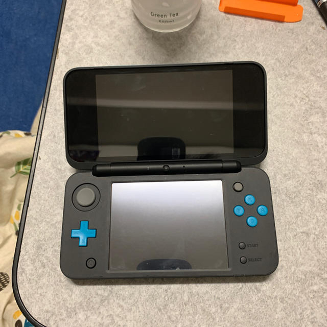 ニンテンドー2DS(ニンテンドー2DS)のニンテンドー2DS LL エンタメ/ホビーのゲームソフト/ゲーム機本体(携帯用ゲーム機本体)の商品写真