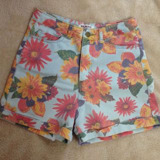 ウィゴー(WEGO)の花柄ショートパンツ(ショートパンツ)