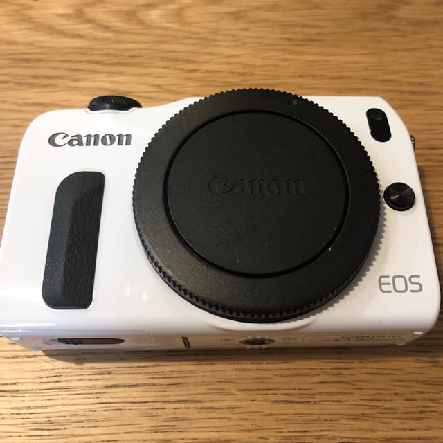 Canon(キヤノン)のCanon EOS M EF-M18-55 STM EF-M22/2 STM 白 スマホ/家電/カメラのカメラ(ミラーレス一眼)の商品写真