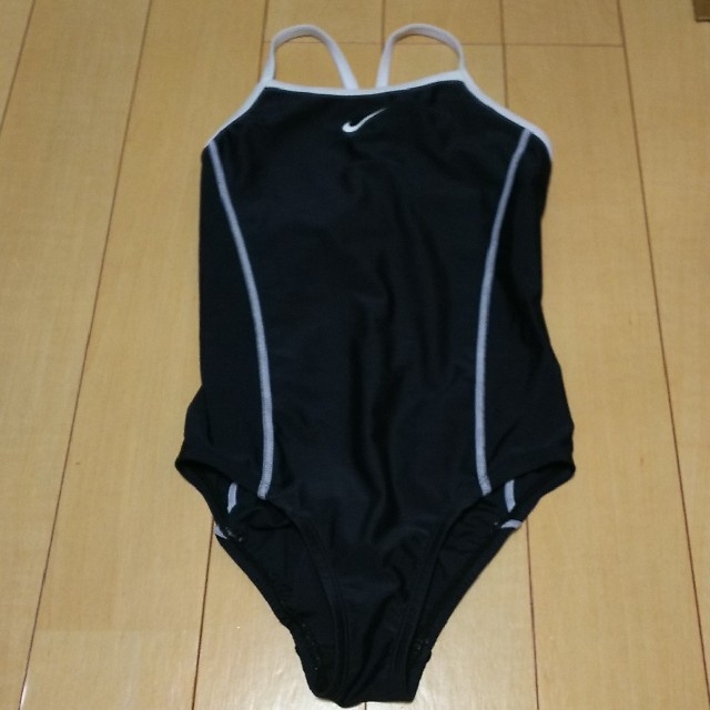 NIKE(ナイキ)の[送料込]NIKE　水着　150ｃｍ キッズ/ベビー/マタニティのキッズ服女の子用(90cm~)(水着)の商品写真