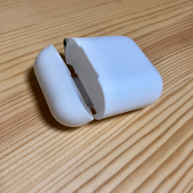 Apple(アップル)のLuckflatさん専用 AirPods Apple純正 第一世代 スマホ/家電/カメラのオーディオ機器(ヘッドフォン/イヤフォン)の商品写真