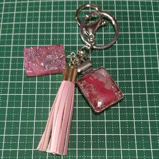 ウサギと桜の香水型とオルゴナイトのキーホルダー(キーホルダー/ストラップ)