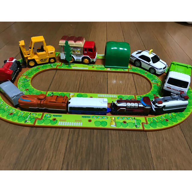 BANDAI(バンダイ)の最終値下げ✨線路 セット   トッキュウジャー クレーン車 トラック キッズ/ベビー/マタニティのおもちゃ(電車のおもちゃ/車)の商品写真