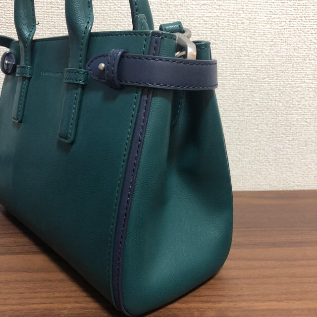 Charles and Keith(チャールズアンドキース)の【お値下げ】CHARLES&KEITH ハンドバッグ 〈ほぼ未使用〉 レディースのバッグ(ハンドバッグ)の商品写真