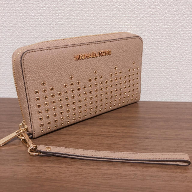 Michael Kors(マイケルコース)の新品☆MICHEL KORS　ピンクベージュ　パンチング　長財布　 正規品 ❤︎ レディースのファッション小物(財布)の商品写真