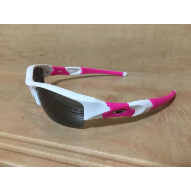 Oakley(オークリー)のオークリー フラックジャケット ピンク メガネケース 専用袋付き 新品未使用 レディースのファッション小物(サングラス/メガネ)の商品写真