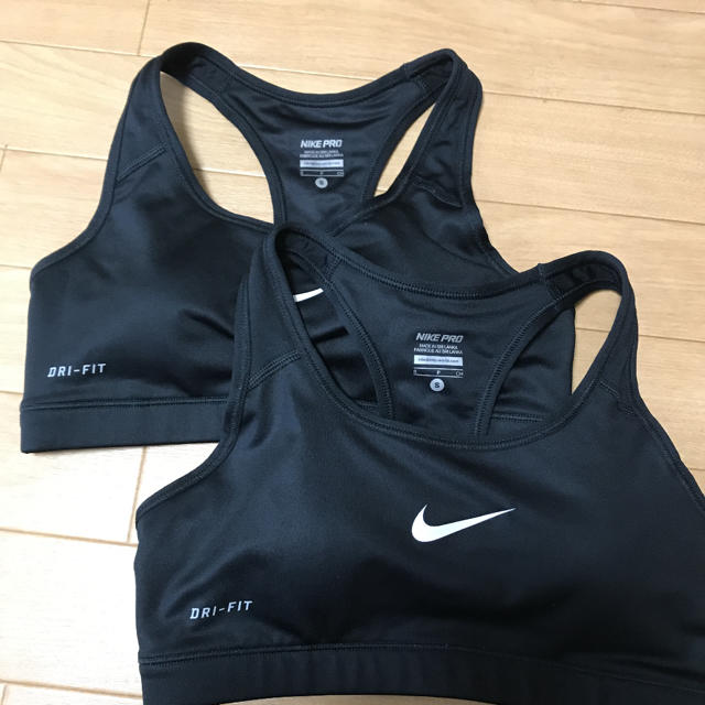 NIKE(ナイキ)のNIKE スポーツブラ スポーツ/アウトドアのランニング(ウェア)の商品写真