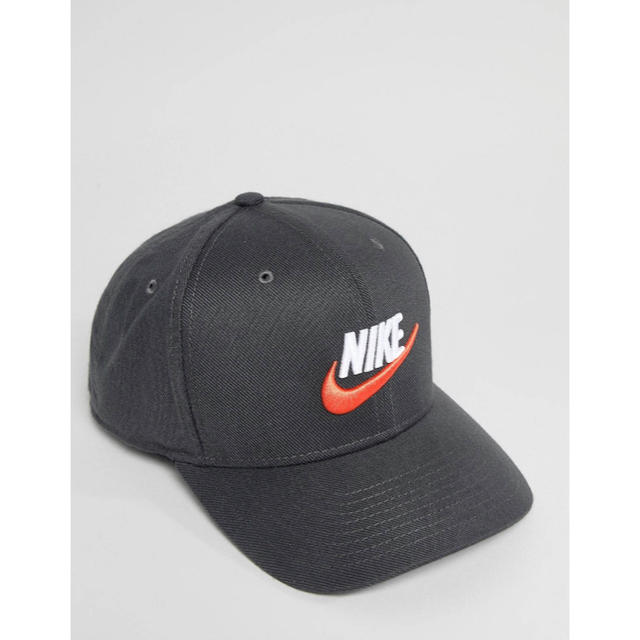 NIKE(ナイキ)の【新品未使用】NIKE CAP ナイキ キャップ 海外モデル S/Mサイズ レディースの帽子(キャップ)の商品写真