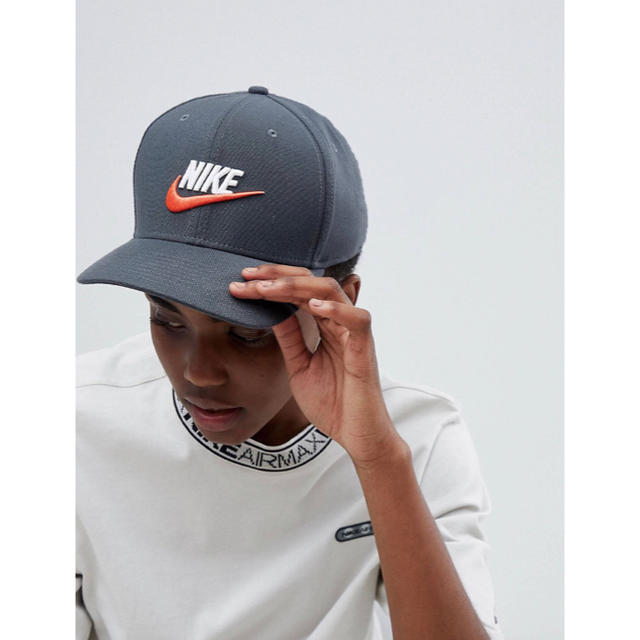 NIKE(ナイキ)の【新品未使用】NIKE CAP ナイキ キャップ 海外モデル S/Mサイズ レディースの帽子(キャップ)の商品写真