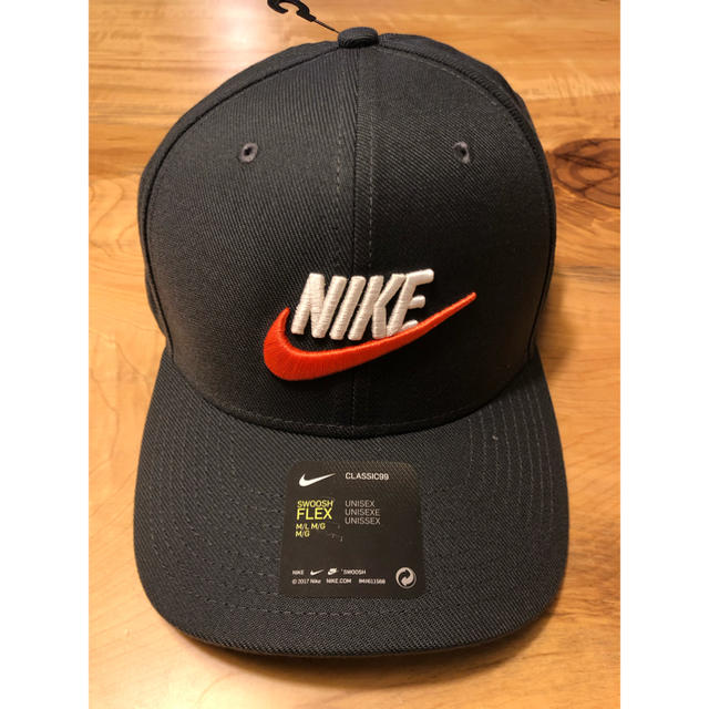 NIKE(ナイキ)の【新品未使用】NIKE CAP ナイキ キャップ 海外モデル S/Mサイズ レディースの帽子(キャップ)の商品写真