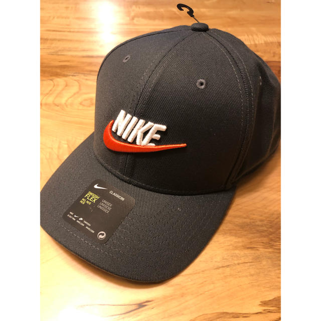 NIKE(ナイキ)の【新品未使用】NIKE CAP ナイキ キャップ 海外モデル S/Mサイズ レディースの帽子(キャップ)の商品写真