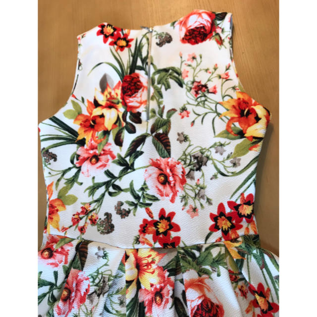 armoire caprice(アーモワールカプリス)のアーモワールカプリス 花柄ワンピース レディースのワンピース(ひざ丈ワンピース)の商品写真