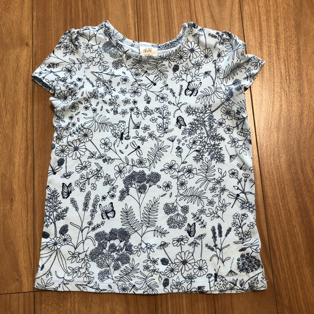 H&M(エイチアンドエム)の花柄 半袖Tシャツ キッズ/ベビー/マタニティのベビー服(~85cm)(Ｔシャツ)の商品写真