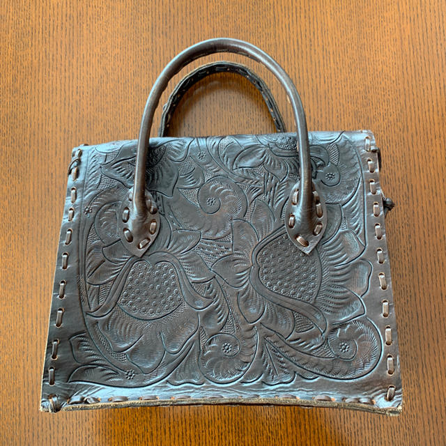 GRACE CONTINENTAL(グレースコンチネンタル)のGrace Continental Carving Bag レディースのバッグ(ハンドバッグ)の商品写真