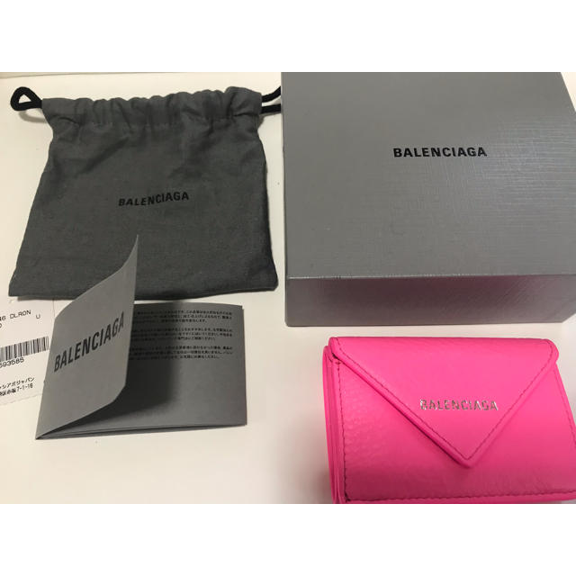 Balenciaga(バレンシアガ)のBALENCIAGA ペーパーミニウォレット ネオンピンク ミニ財布 新品未使用 レディースのファッション小物(財布)の商品写真