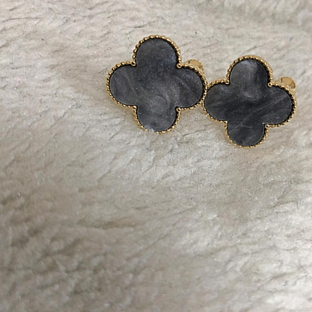 Van Cleef & Arpels(ヴァンクリーフアンドアーペル)の[フリル様専用］ヴァンクリーフ風イヤリング レディースのアクセサリー(イヤリング)の商品写真