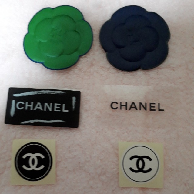 CHANEL(シャネル)のカメリア型ステッカー　3番 エンタメ/ホビーのコレクション(ノベルティグッズ)の商品写真