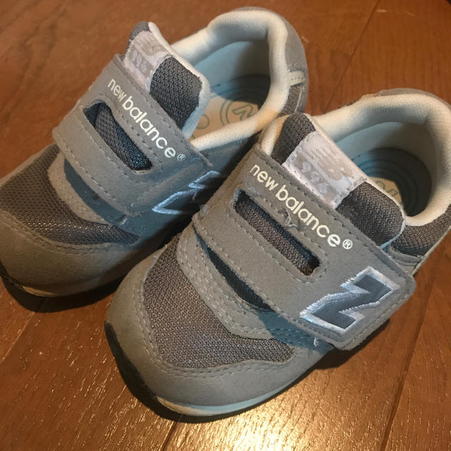 New Balance(ニューバランス)のmeeさま専用 ニューバランス 14.5cm グレー/アシックス サンダル 二足 キッズ/ベビー/マタニティのベビー靴/シューズ(~14cm)(スニーカー)の商品写真