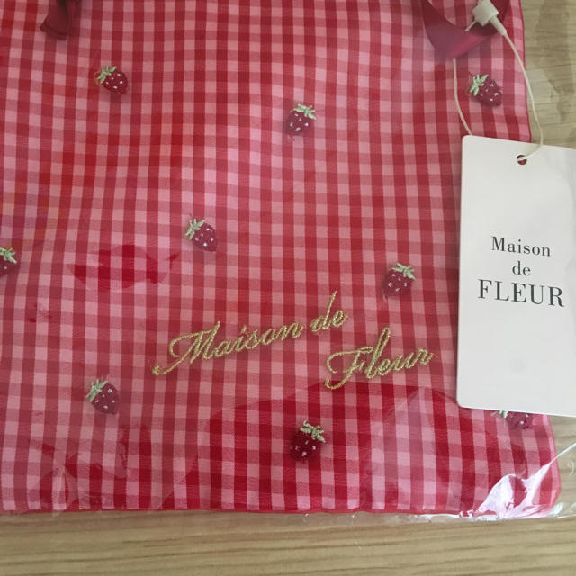 Maison de FLEUR(メゾンドフルール)の🍓新品メゾンドフルールいちご刺繍巾着 レッド レディースのファッション小物(ポーチ)の商品写真