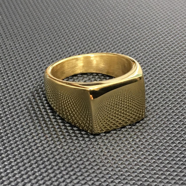 ハーフスクエアリング 印台 ゴールドシグネットリング K18鍍金 メンズのアクセサリー(リング(指輪))の商品写真