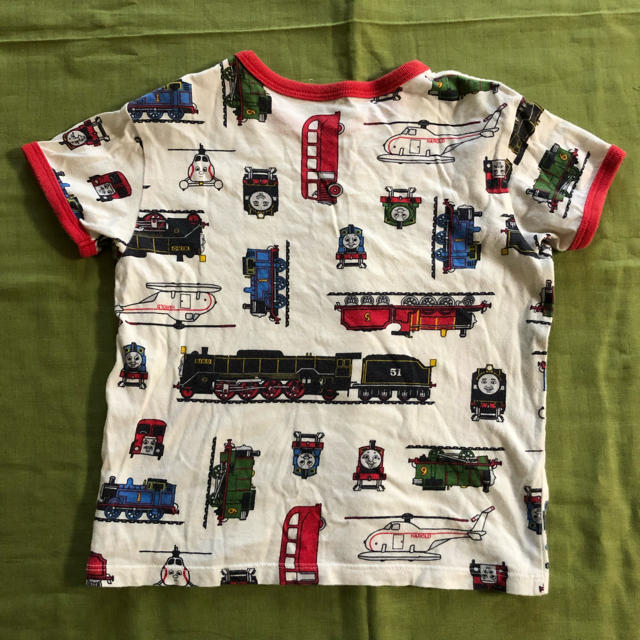 UNIQLO(ユニクロ)のトーマスTシャツ キッズ/ベビー/マタニティのキッズ服男の子用(90cm~)(Tシャツ/カットソー)の商品写真