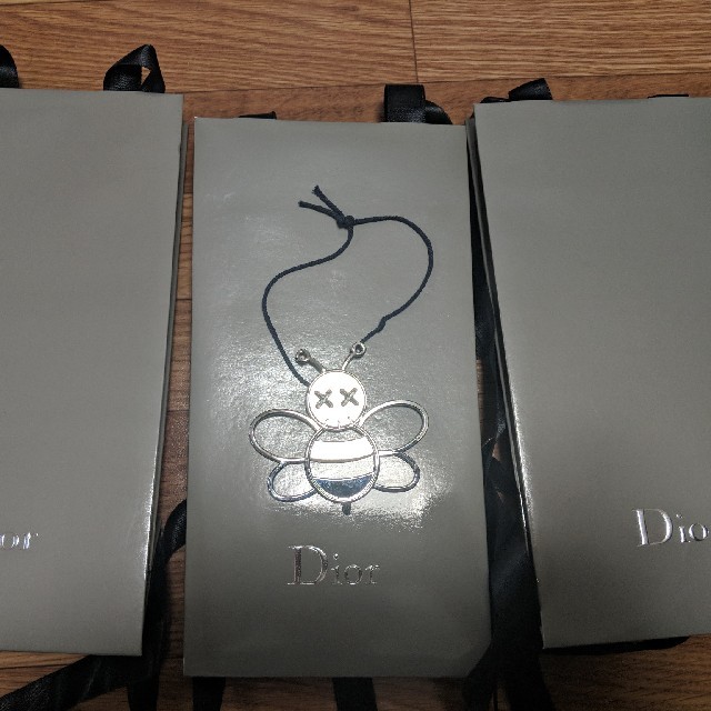 Dior(ディオール)のDior X Kaws キーチェーンと袋3付き メンズのファッション小物(キーホルダー)の商品写真