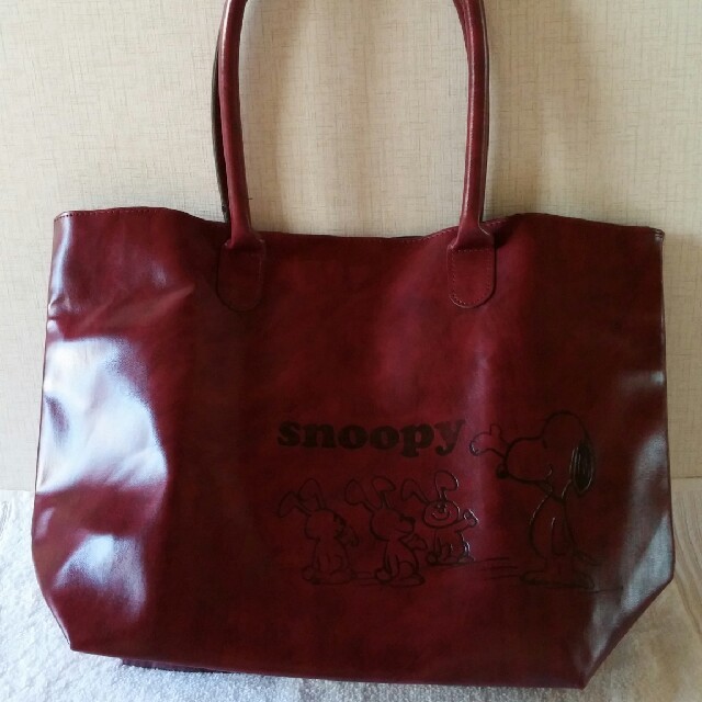 SNOOPY(スヌーピー)のスヌーピーフェイクレザートートバッグ　非売品・未使用 レディースのバッグ(トートバッグ)の商品写真