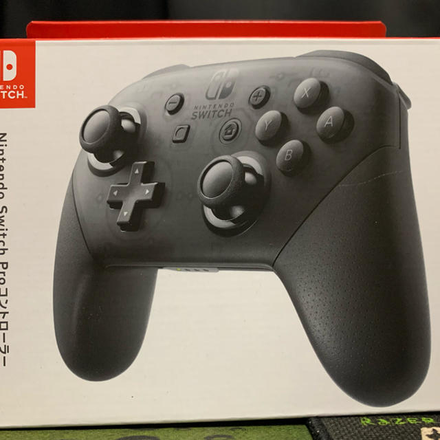 Nintendo Switch(ニンテンドースイッチ)のproコントローラー エンタメ/ホビーのゲームソフト/ゲーム機本体(家庭用ゲーム機本体)の商品写真