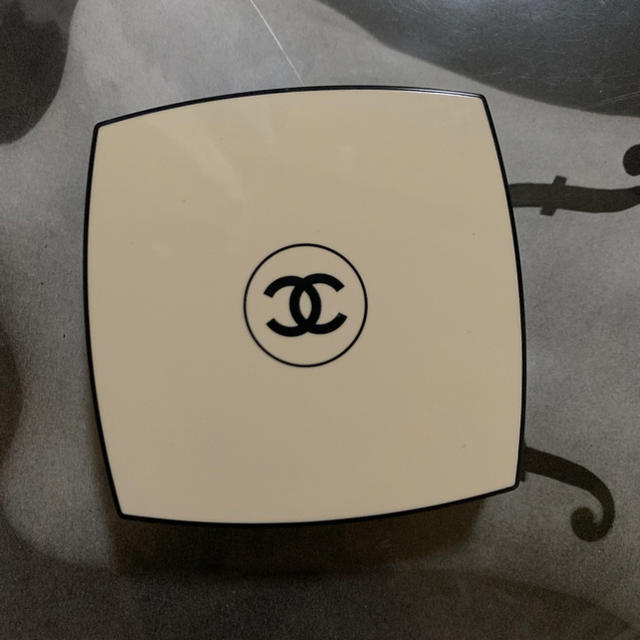 CHANEL(シャネル)のシャネル フェイスパウダー コスメ/美容のベースメイク/化粧品(フェイスパウダー)の商品写真