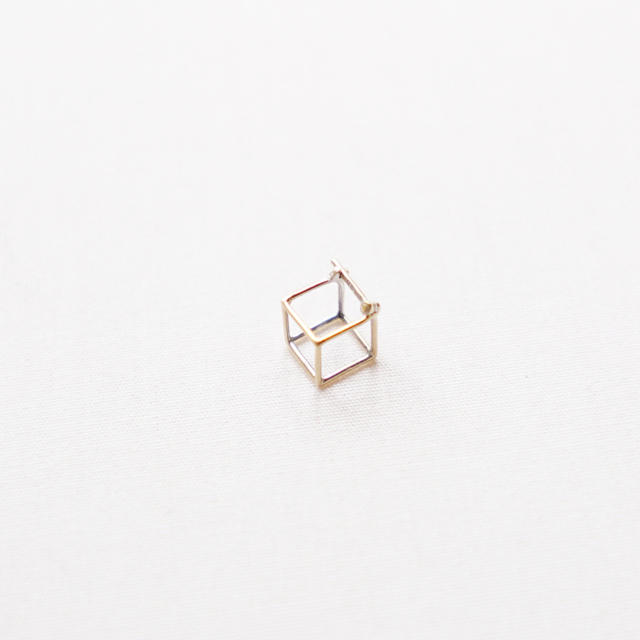 shihara SQUARE PIERCE 7 WG ホワイトゴールド - ピアス