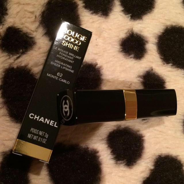 CHANEL(シャネル)のROUGE COCO SHINE 62 コスメ/美容のベースメイク/化粧品(口紅)の商品写真