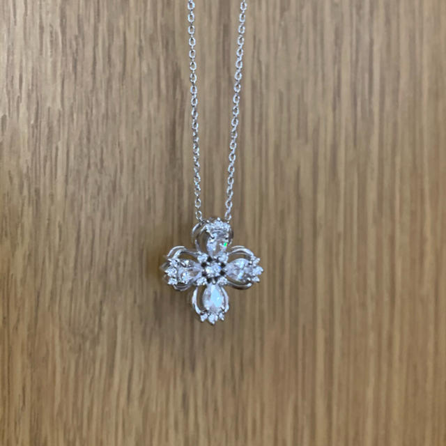 HOT キュービックジルコニア お花モチーフネックレス の通販 by 売り尽くしたい!
レディース
ネックレス
!
|ラクマ 人気SALE新品