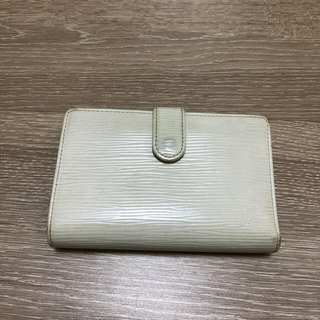 ルイヴィトン(LOUIS VUITTON)のLOUIS VUITTON レディース 財布 エピ  白 二つ折り(財布)