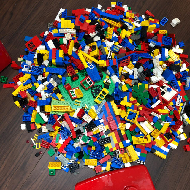 Lego(レゴ)のレゴ赤バケツLEGO1000ピース以上知育玩具 キッズ/ベビー/マタニティのおもちゃ(知育玩具)の商品写真
