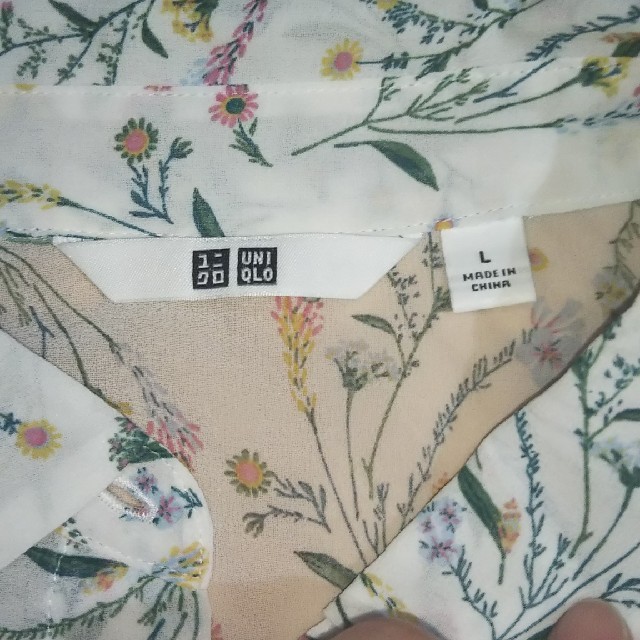 UNIQLO(ユニクロ)のユニクロ꙳★*ﾟシースルーシャツ花柄 レディースのトップス(シャツ/ブラウス(長袖/七分))の商品写真