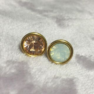 ジュジュ(joujou)の【joujou 】美品 一粒ピアス ホワイト&ベビーピンク(ピアス)