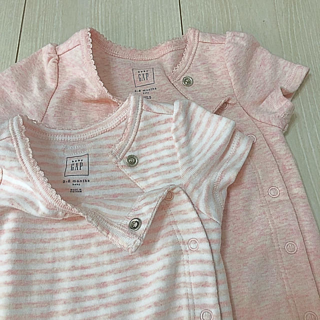 babyGAP(ベビーギャップ)の美品【GAP 3-6m ロンパース ボディースーツ】半袖 キッズ/ベビー/マタニティのベビー服(~85cm)(ロンパース)の商品写真