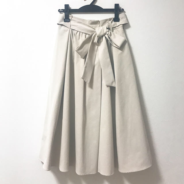 le.coeur blanc(ルクールブラン)のウエストリボンタックフレアスカート レディースのスカート(ひざ丈スカート)の商品写真