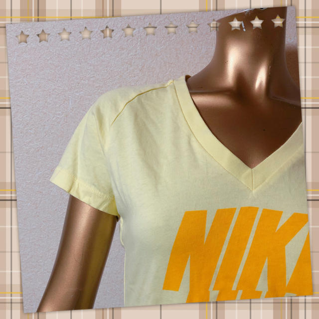 NIKE(ナイキ)のNIKE ★ プリント ロゴ Vネック Ｔシャツ レディースのトップス(Tシャツ(半袖/袖なし))の商品写真