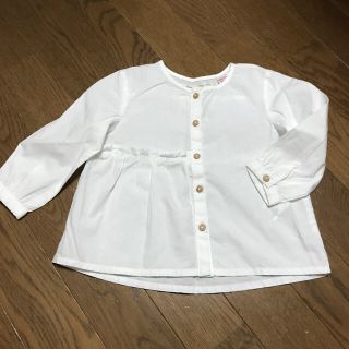 ザラキッズ(ZARA KIDS)の未使用zara baby ノーカラーブラウス サイズ9-12m/サイズ80(シャツ/カットソー)