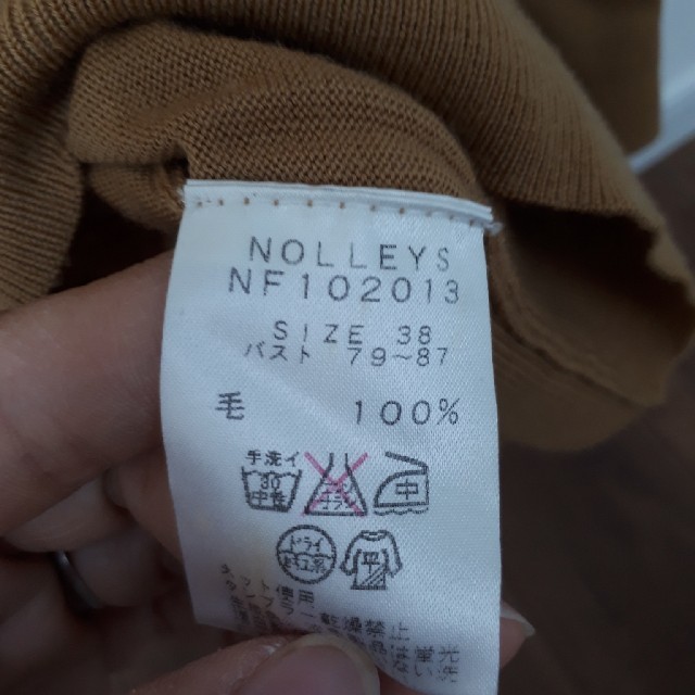 NOLLEY'S(ノーリーズ)のNOLLEY'S　Vネック　キャメル　トップス レディースのトップス(カットソー(長袖/七分))の商品写真