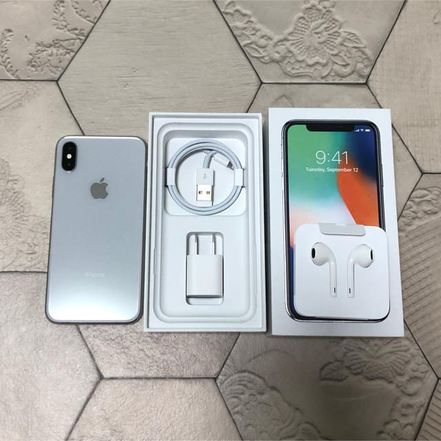 iPhone(アイフォーン)のiPhone X  スマホ/家電/カメラのスマートフォン/携帯電話(スマートフォン本体)の商品写真