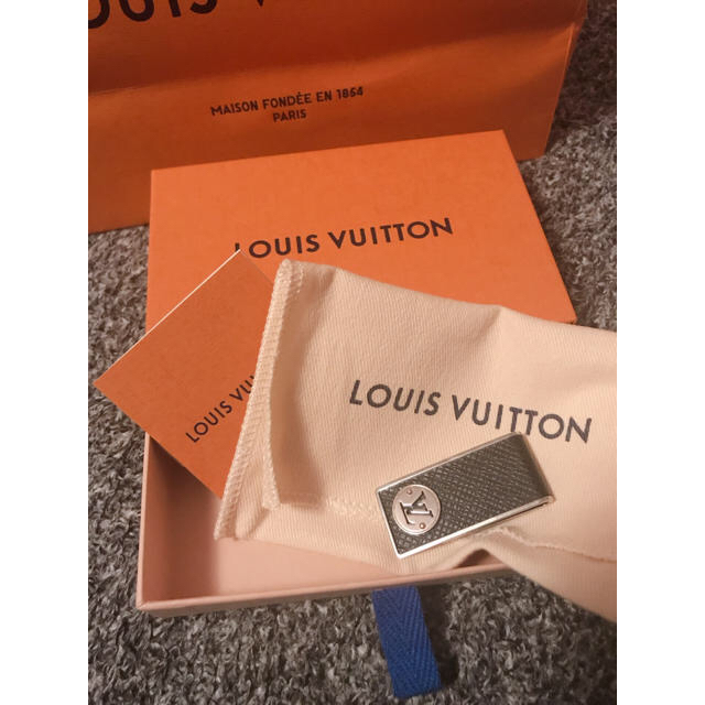 LOUIS VUITTON(ルイヴィトン)のルイヴィトン マネークリップ タイガ 本物証明書あります メンズのファッション小物(マネークリップ)の商品写真