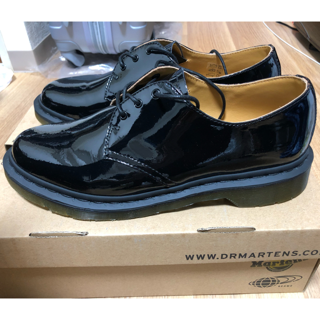 Dr.Martens(ドクターマーチン)のドクターマーチン × BEAMS 別注 パテント 3ホール UK8 27cm メンズの靴/シューズ(ドレス/ビジネス)の商品写真