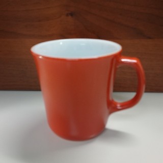 パイレックス(Pyrex)のパイレックス 耐熱ガラスマグカップ 色:マロン 残1個(グラス/カップ)