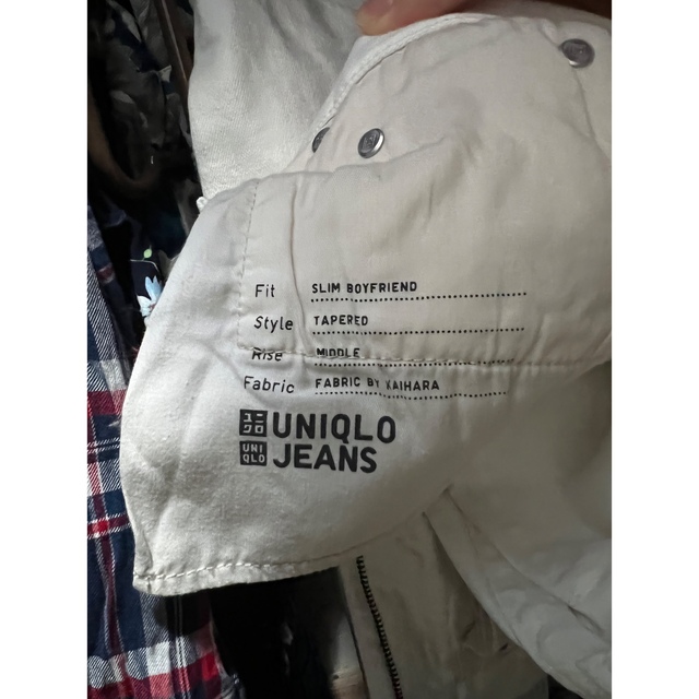 UNIQLO(ユニクロ)の白ダメージパンツ レディースのパンツ(デニム/ジーンズ)の商品写真