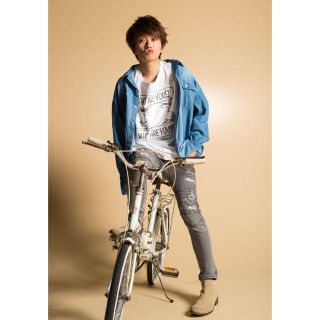 トリプルエー(AAA)のnissy glamb デニムシャツ 24サイズ 西島隆弘(シャツ)