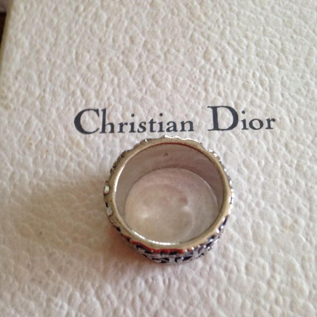 Christian Dior(クリスチャンディオール)のペコちゃん様専用 黒の刺繍カットソー2点 レディースのアクセサリー(リング(指輪))の商品写真