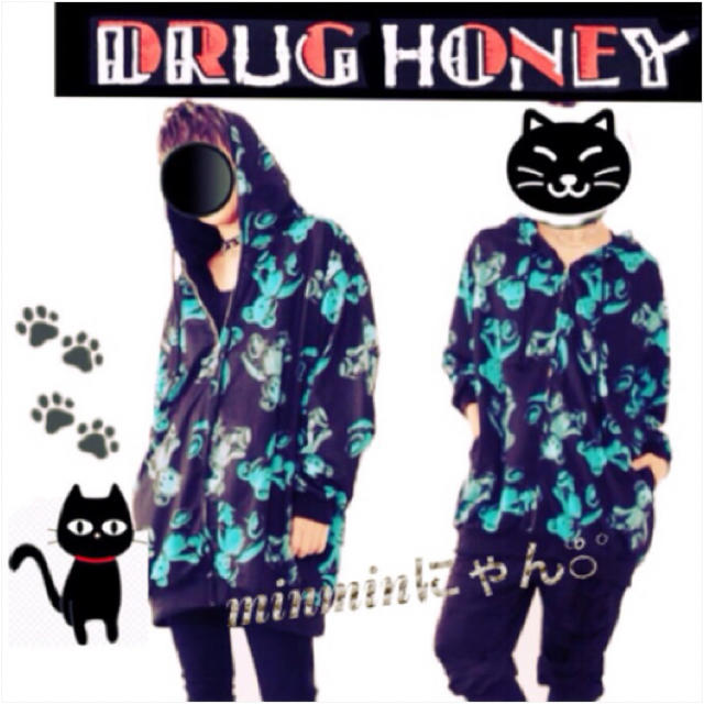 FUNKY FRUIT(ファンキーフルーツ)の【Drug】スケルトンテディ総柄ジップアップパーカー レディースのトップス(パーカー)の商品写真